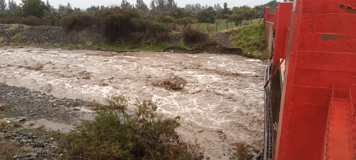 franc_ignacio's tweet photo. En estos momentos nuestro equipo en terreno, imagenes de la quebrada Honda en la comuna de pirque https://t.co/kVl3gHycjE
