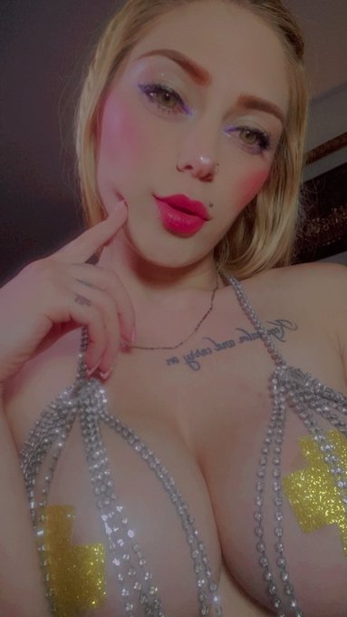 Que tal me qued&oacute; este maquillaje? #camgirlِ  #online #FridayVibes https://t.co/EJ06IjK9im<a href="/tag/camgirl%D9%90"class="tags">#camgirlِ</a><a href="/tag/online"class="tags">#online</a><a href="/tag/fridayvibes"class="tags"><span>#fridayvibes</span></a>