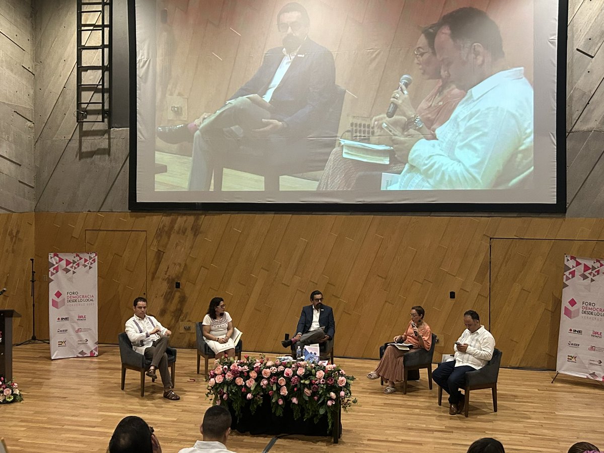 OscarDanieliec6's tweet photo. Fructíferos trabajos entre consejerías electorales nacionales y locales en el marco del “Foro Democracia desde lo local 2023” organizado por el @ople_Ver https://t.co/zXYFpPL7P8