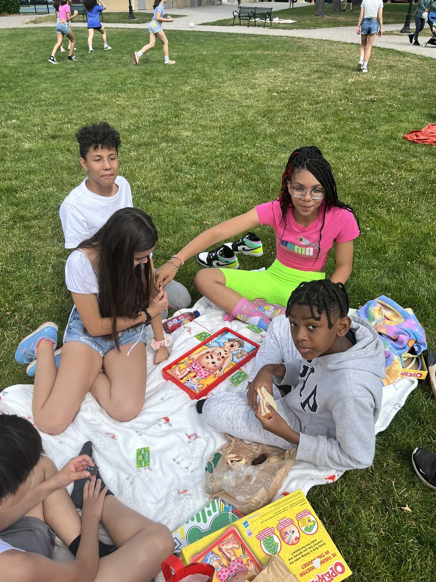 Leslie Van Bell tweet media