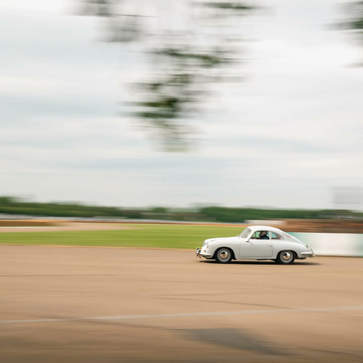 ElectrogenicREV's tweet image. ⚡️Racing into the weekend⚡️
Some fave pics from @BicesterH Flywheel last weekend.
We had a great time - next Scramble is October. We&apos;ll be there.....
Which of our cars would you like to see? 
#ElectricConversion #PoweredByElectrogenic