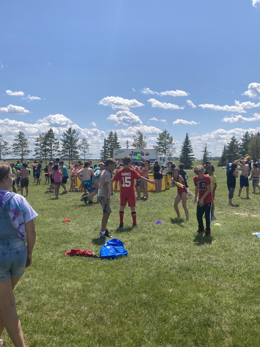 It was a perfect day for the <a href="/PrideInThePaw/">YorkdaleCentral</a> water fight!! 💦🔫