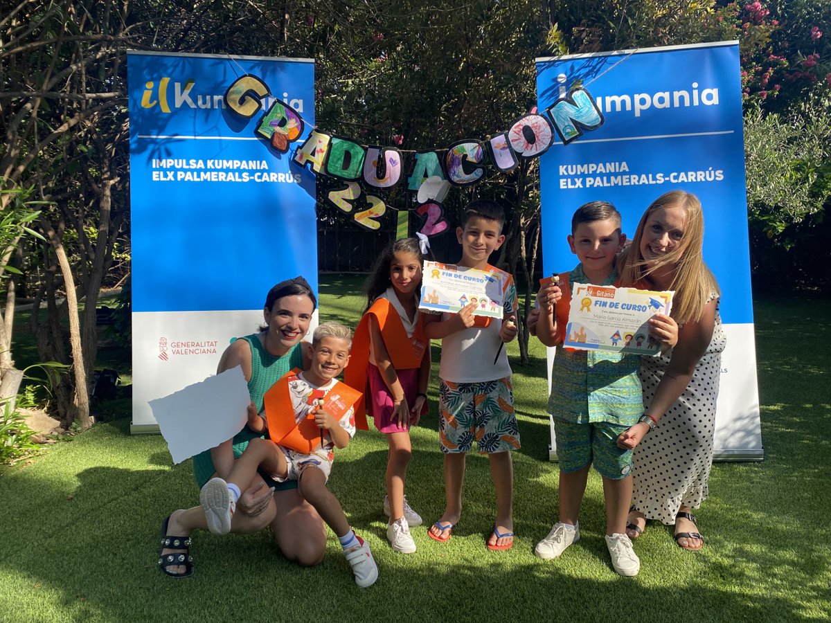 gitanos_org_elx's tweet photo. Ayer celebramos la graduación del alumnado de infantil, primaria, secundaria y ciclos formativos de nuestros programas educativos. El acompañamiento  nuestro alumnado es posible gracias a la financiación de @GVAinclusio y @FundacionJPeran #kumpania #impulsakumpania #promociona https://t.co/OZjslH07gy