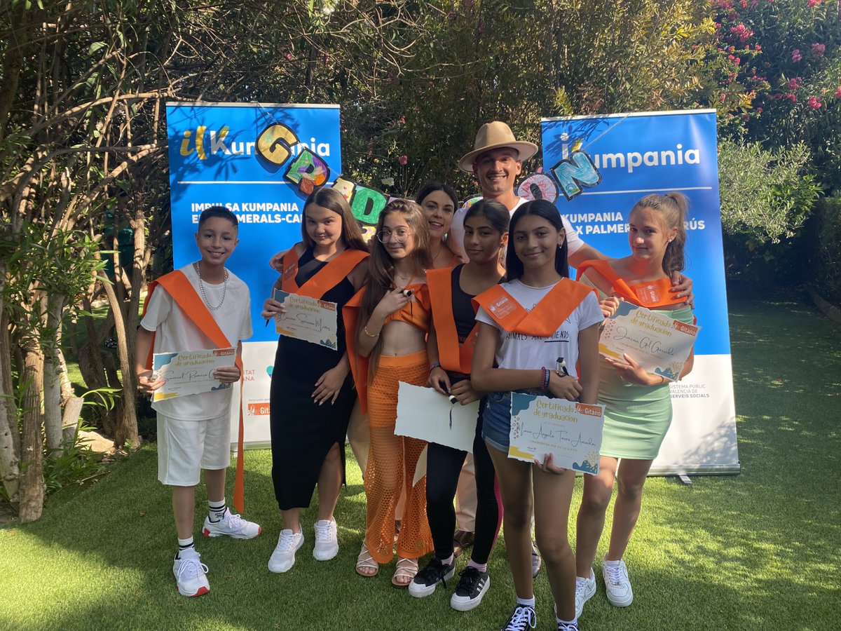 gitanos_org_elx's tweet photo. Ayer celebramos la graduación del alumnado de infantil, primaria, secundaria y ciclos formativos de nuestros programas educativos. El acompañamiento  nuestro alumnado es posible gracias a la financiación de @GVAinclusio y @FundacionJPeran #kumpania #impulsakumpania #promociona https://t.co/OZjslH07gy