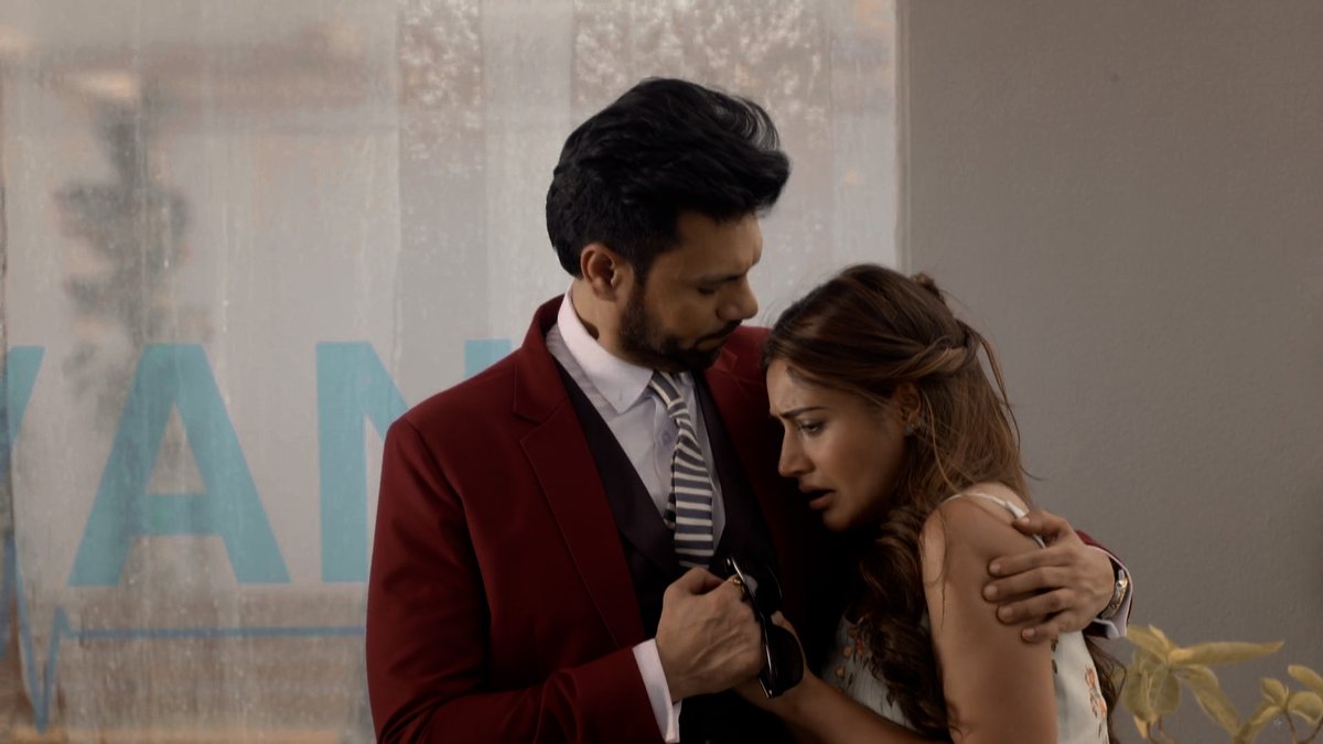 yourfav_sreyy's tweet photo. Suddenly it's Mr.Ziddi and his Mrs.Ziddi missing hours!🥺❤️🩹
The way NV Singh was such a husband goals for today's ITV!
#Sanjivani2 #NavISha https://t.co/yyZCjp5LP1