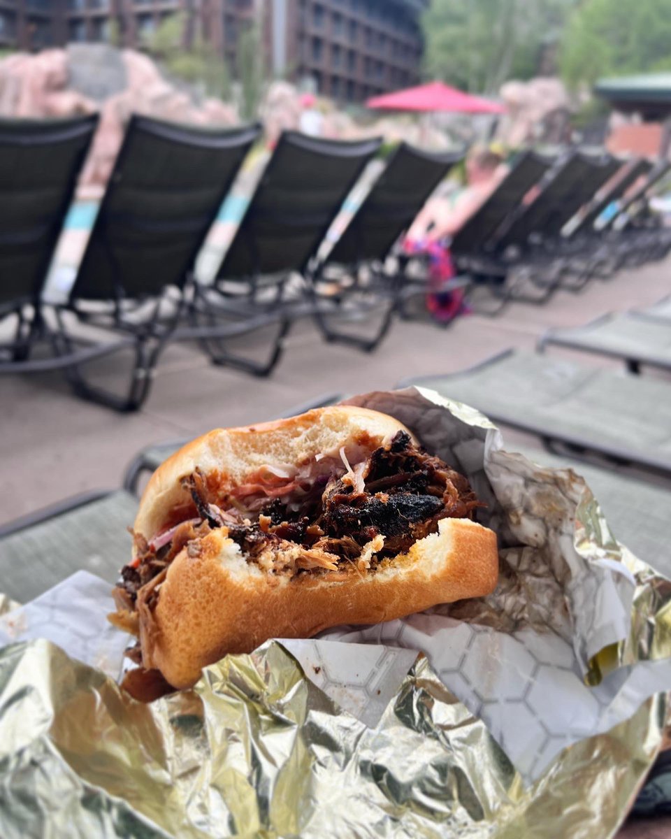 iComeHereForThe's tweet photo. Humphrey Bee Hive > any Disney cupcake 🐝🍯 #roaringfork #DisneyWorld https://t.co/2NKyS63UTZ