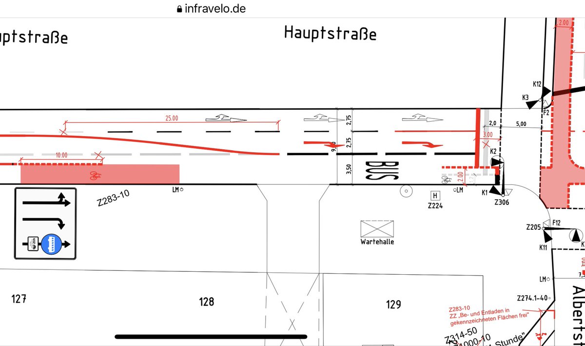 chris__327's tweet photo. Die Planungen für geschützte Radfahrstreifen auf der Hauptstr. sind sicher eine Verbesserung. Eine Planung, bei der der Radverkehr und tonnenschwere Busse an mehreren Stellen aufeinander treffen als sicher für Kinder zu bezeichnen ist allerdings unehrlich. @SaskiaEllenbeck https://t.co/69AU6lJmPS
