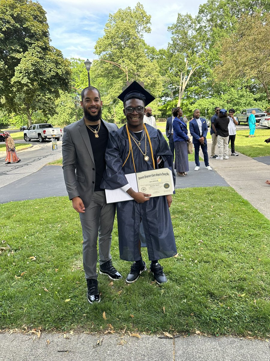 Perkk10's tweet image. With a few of my guys after graduation yesterday! #UPREP
