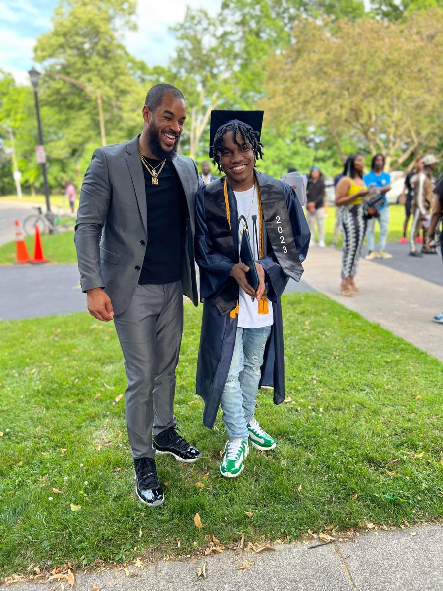 Perkk10's tweet image. With a few of my guys after graduation yesterday! #UPREP