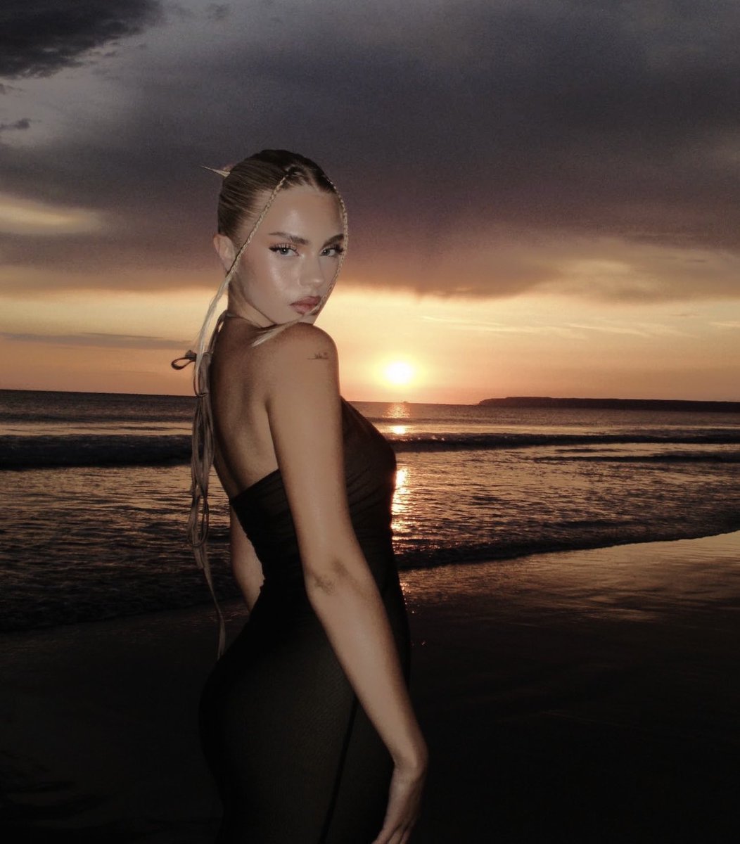 ObsceneFury's tweet photo. you’re my sunrise, you keep comin up. https://t.co/rsrMOPsf1f