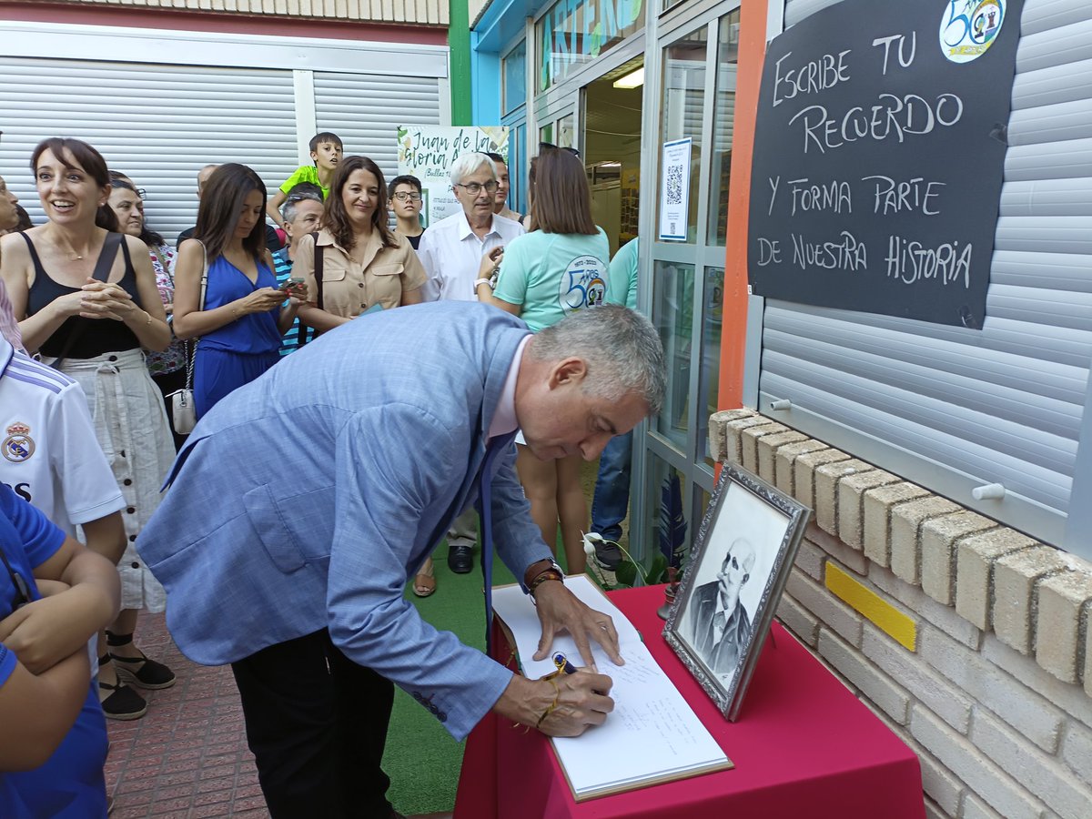 Enhorabuena al CEIP ARTERO de Bullas por su 50 aniversario. Celebración en la que han participado todos los miembros de la comunidad educativa. Especial mención al Claustro de profesores y Equipo Directivo por su dedicación y al alumnado y familias por su implicación.
Felicidades