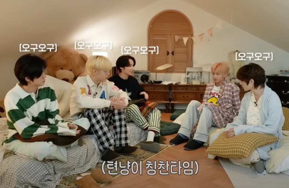 거대한 텬른 세계관