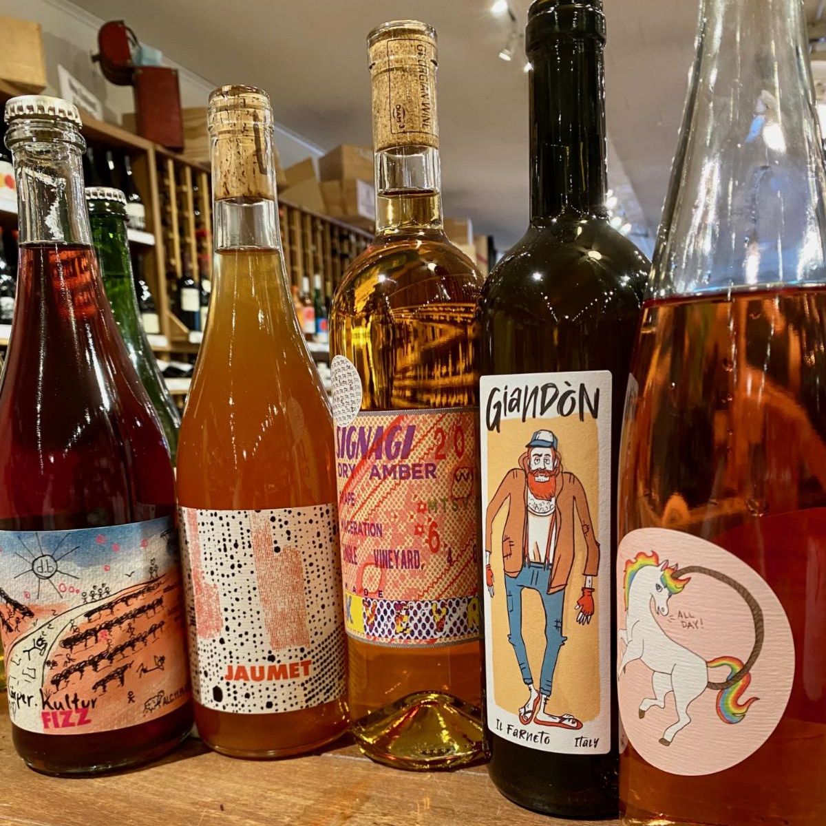 Fab Natural wine tasting with NatOut East. Swing by and find your new favorite summer vino!! @natouteast @naturalwines @instoretasting #easthampton #thehamptons