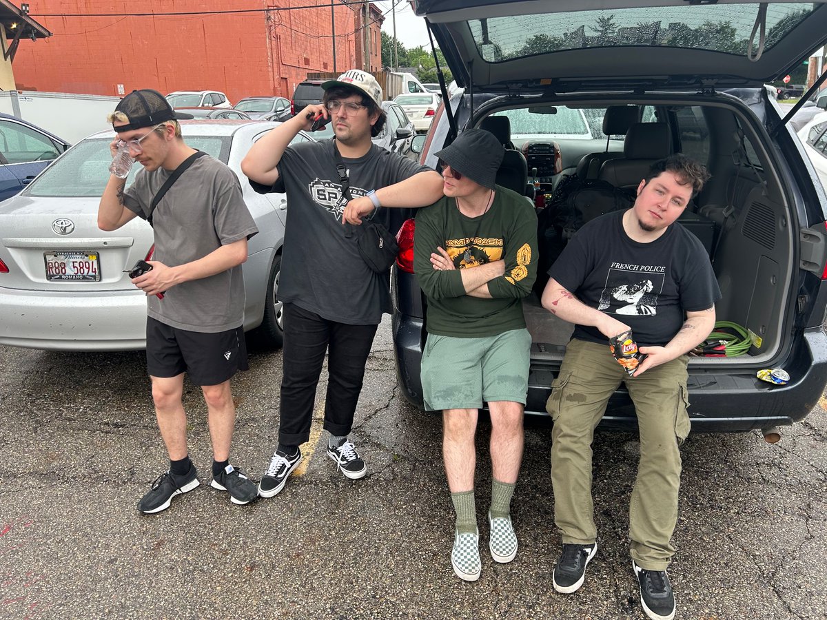squad has arrived in columbus for @bummerbrews fest 🙏 doors at 4:30 at Big Room Bar come thruuuu