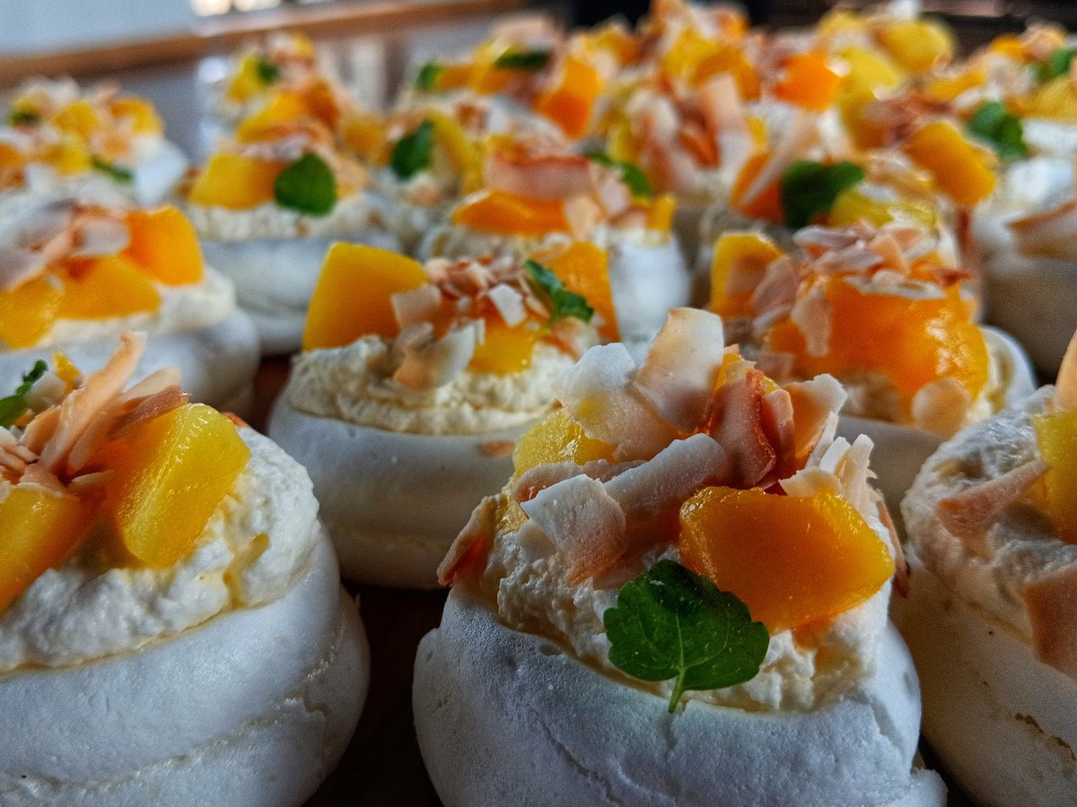 Josephmbryan's tweet image. A very busy new pupils day @UppinghamSchool and some fantastic food and service provided by our @HolroydHowe teams great work everyone!! @ChefSi71 @chefbenji64 @OliCullers @pammybabe68 @DamianBlake4 @DanielCollier84 @SarahMccubbin6 #hhdna