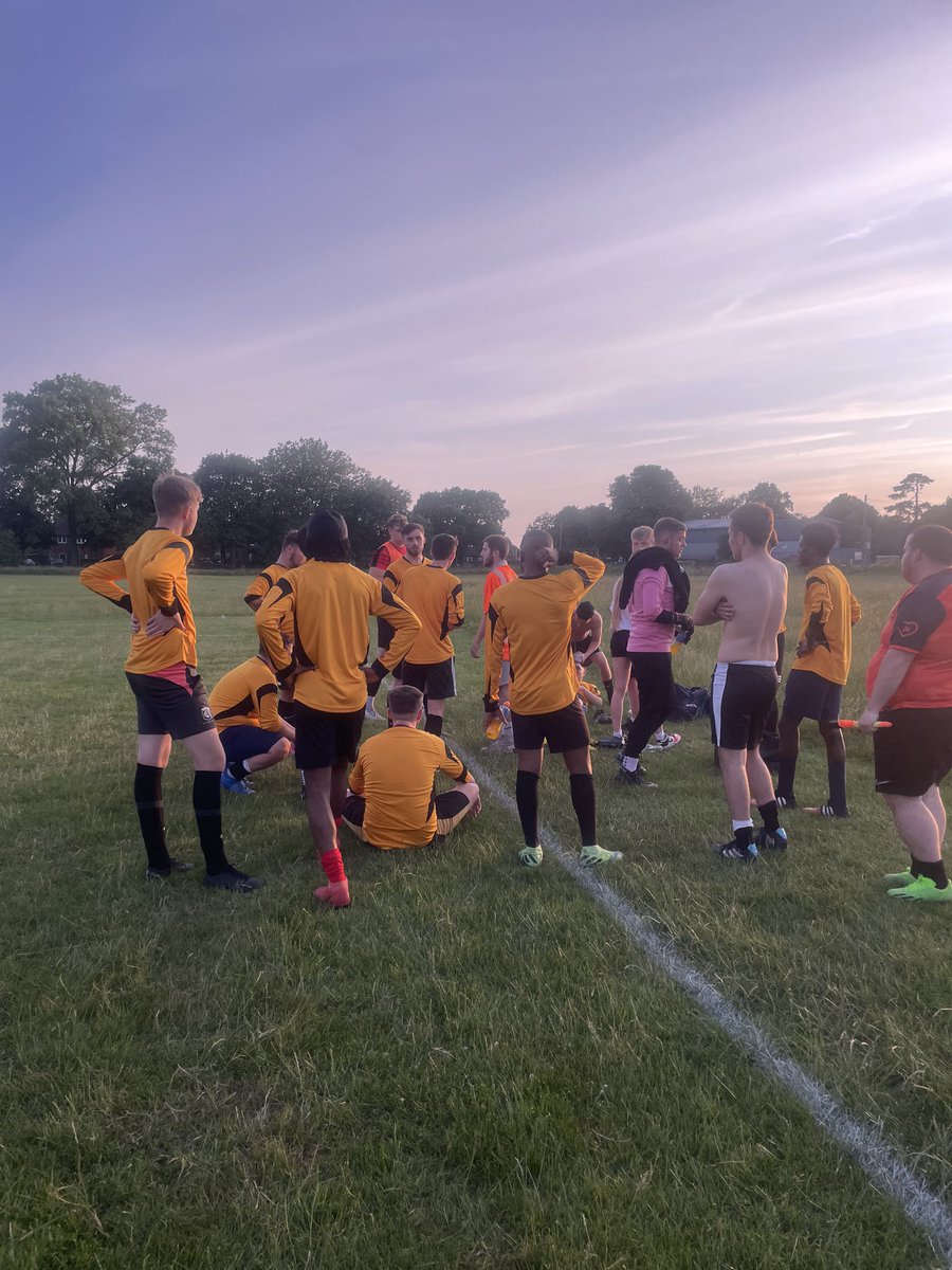 xJay99x's tweet photo. The grafters are looking for a game Sunday morning after a good win vs @unitedfcballers looking for another challenge.
@WESFA_Football 
@MetSundayLeague 
@fffinderuk https://t.co/WnyaX2bttK