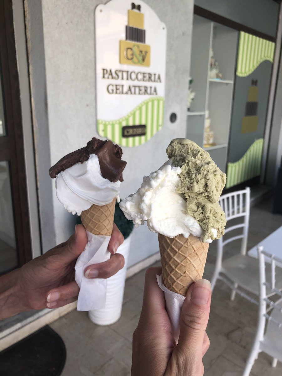 grignotages's tweet image. Puis un dessert-goûter après la route jusqu’à #Brancaleone. Chocolat pour Mum, pistache pour moi, fior di latte pour toutes deux. Délicieux. (À 2€50 Oo) #Calabrz