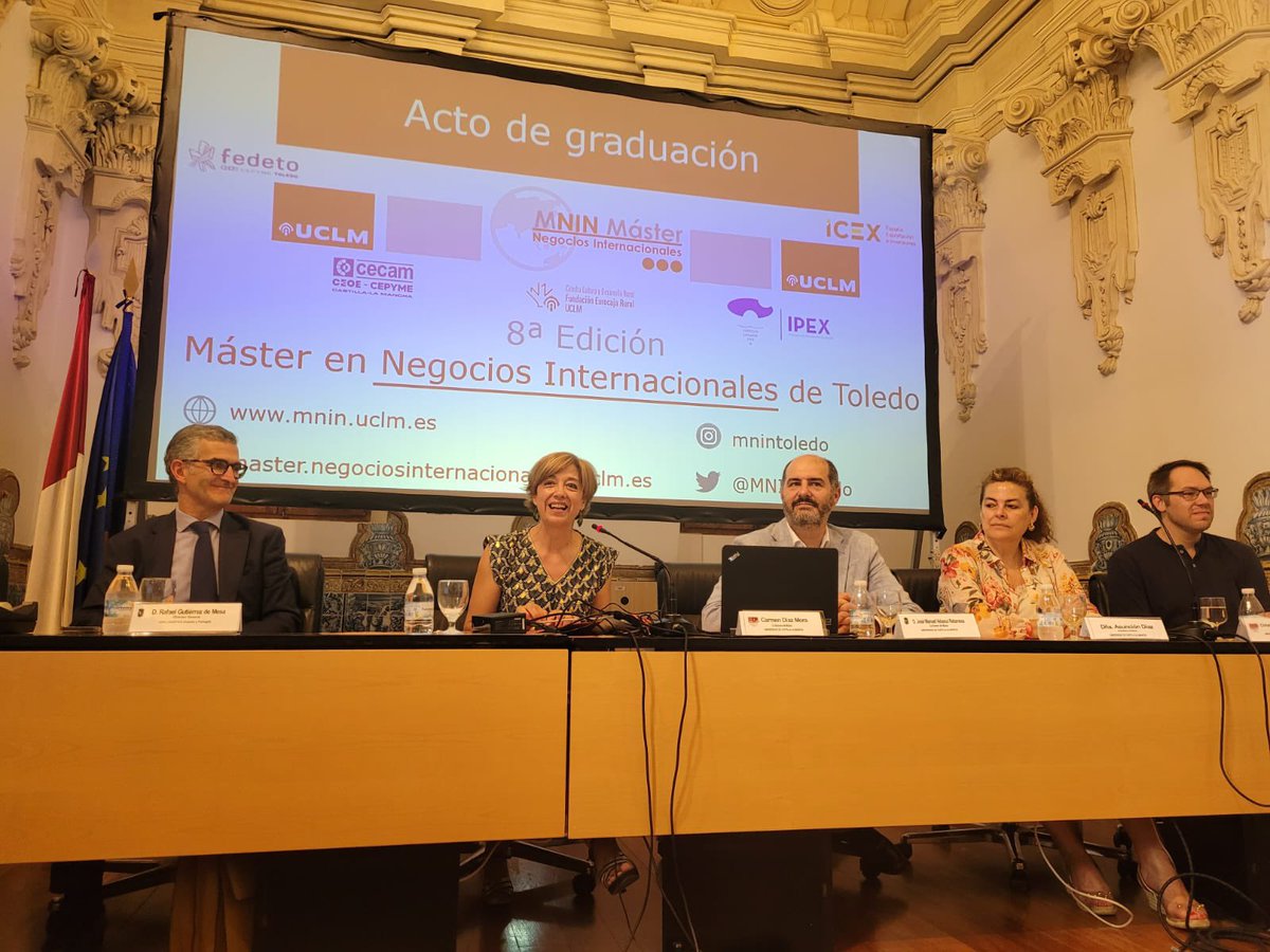 carmen_diazmora's tweet photo. Emotivo acto de graduación VIII edición @MNINToledo @uclm_es: un nuevo grupo de profesionales formados para ayudar a nuestras empresas en su #internacionalización. Gracias a nuestros colaboradores @Ipex_clm y @Catedra_CYDR @FundacionECR @_CECAM @fedetoempresas @ICEX_ en CLM. https://t.co/Ua48ZPVSsa