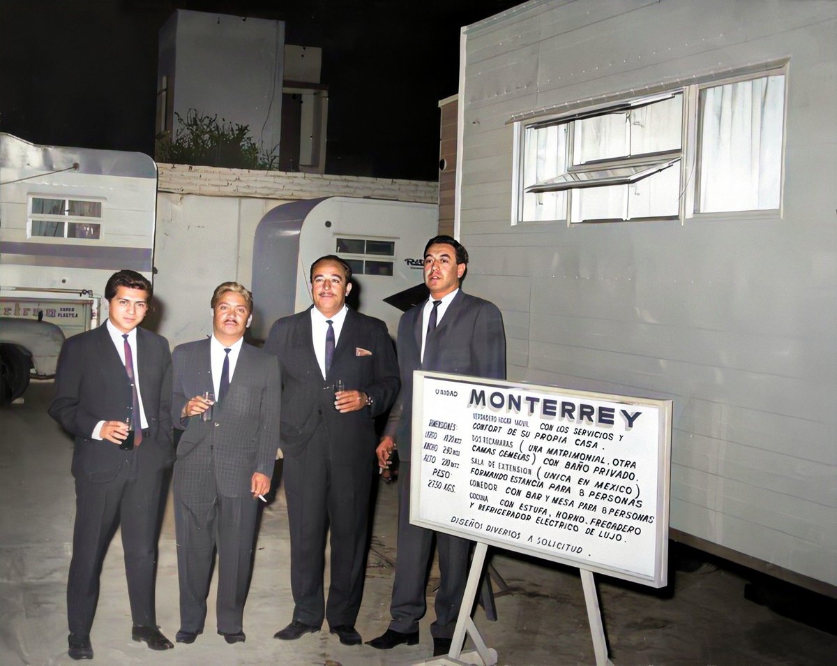 humbertovill68's tweet image. Me entretuve restaurando una foto antigua de mi papá, del año 1960, tenía 32 años entonces.
Las fotografías en blanco y negro tienen su encanto, darles un poco de color reaviva la nostalgia y nos ayuda un poco a visualizar mejor esos momentos. #oldphoto #colorize…