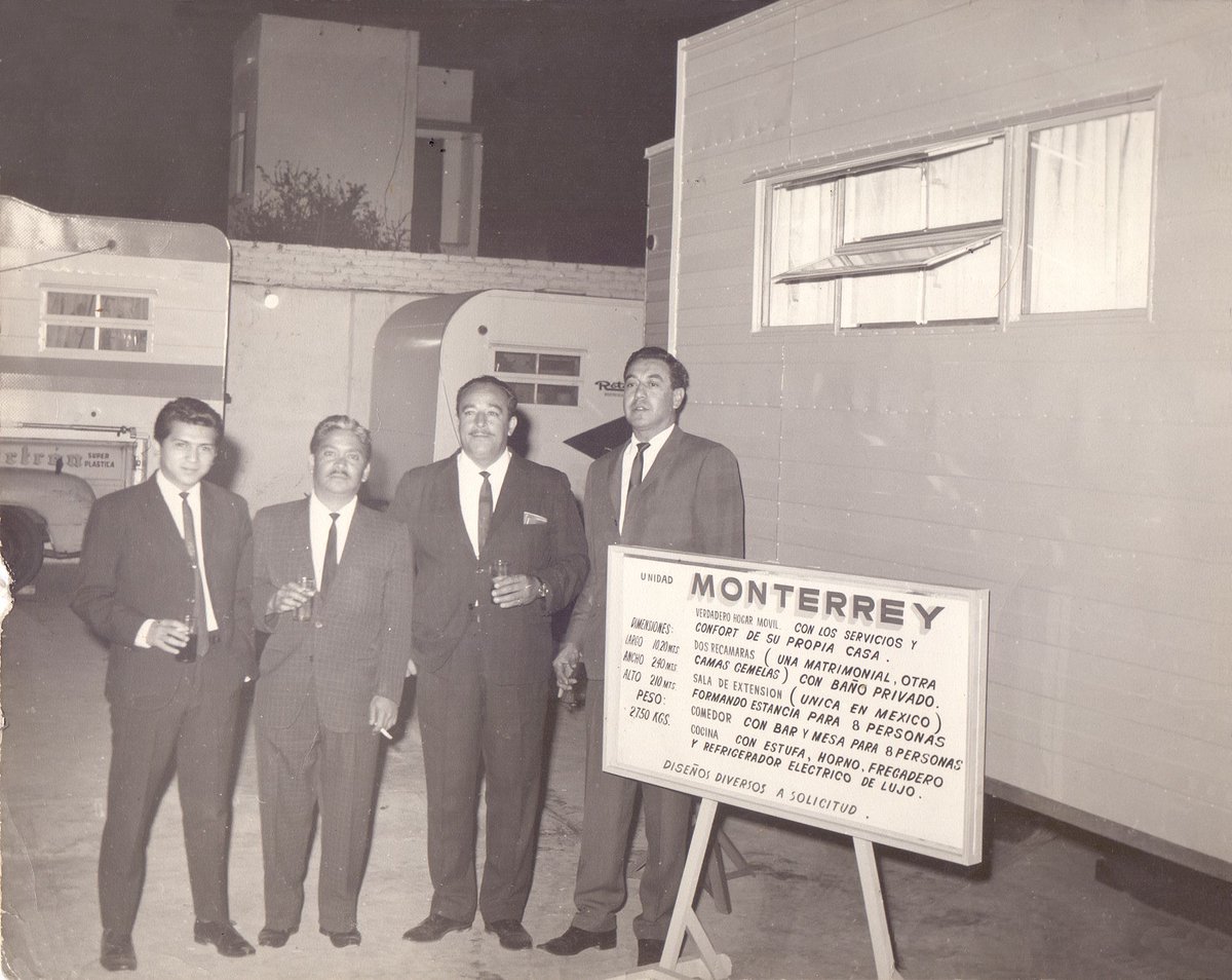 humbertovill68's tweet image. Me entretuve restaurando una foto antigua de mi papá, del año 1960, tenía 32 años entonces.
Las fotografías en blanco y negro tienen su encanto, darles un poco de color reaviva la nostalgia y nos ayuda un poco a visualizar mejor esos momentos. #oldphoto #colorize…