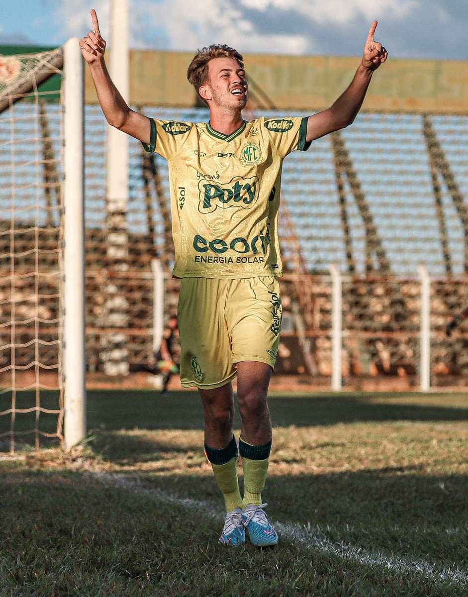 mirassolfc's tweet image. Virada da #Crias! 🦁

O Mirassol venceu o EC São Bernardo por 3 a 2 nesta sexta, na primeira rodada da segunda fase do Paulista Sub-20, em virada espetacular da garotada após sair perdendo por 2 a 0 fora de casa! Os gols foram marcados por Paschoaloto (2) e Renato. 🟡🟢