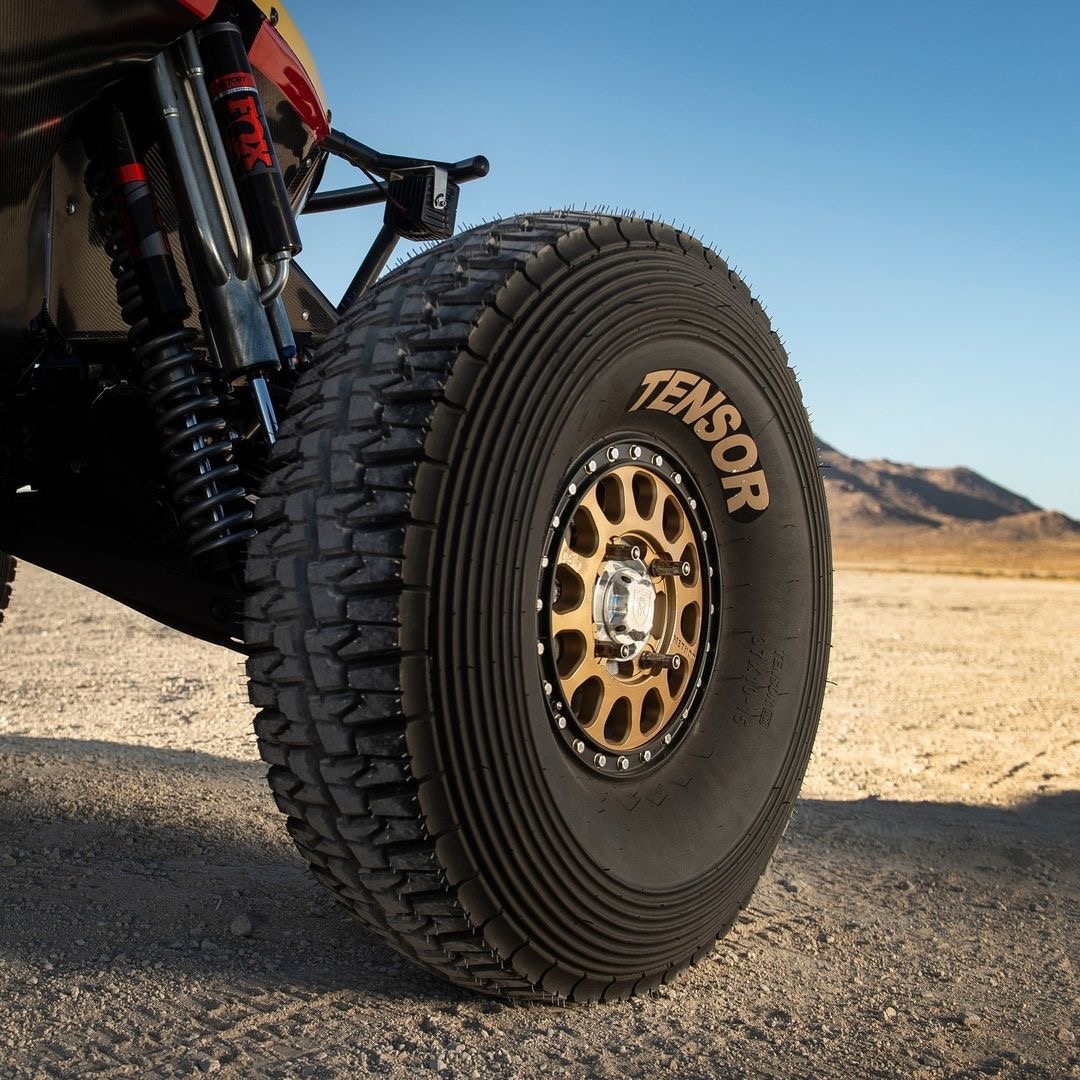TensorTire's tweet photo. Go BIG or go home! The DSR 37" features superior steering response and decreased braking distance from a flatter tread contact patch 💪🏁
#TensorTire #OffroadTires #UTVTires #Offroad #Tires #Motorsports #Powersports #Racing #UTVLife #UTV #SXS https://t.co/DEDcw3UvDT