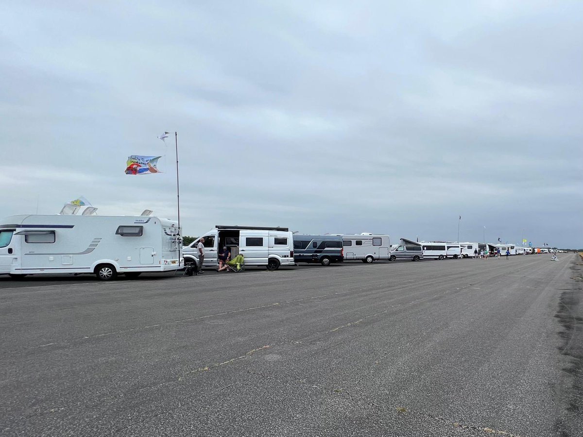 CV_Owners's tweet photo. 2 miles of runway filled as far as the eye can see with every combination of campervan you could think of - and at least 8 CV’s in among them

#CV_Family
#CV_Vanlife
#CV_AdVANtures
@_Elddis_
@VanloveFest https://t.co/hLeoAXnJHi
