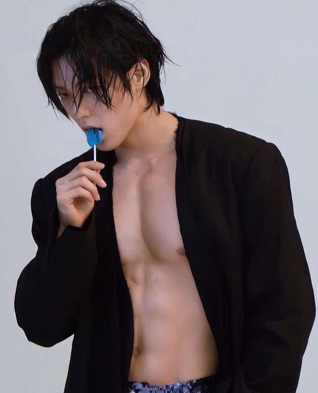 throwabra's tweet image. Change this candy with your pussy anytime