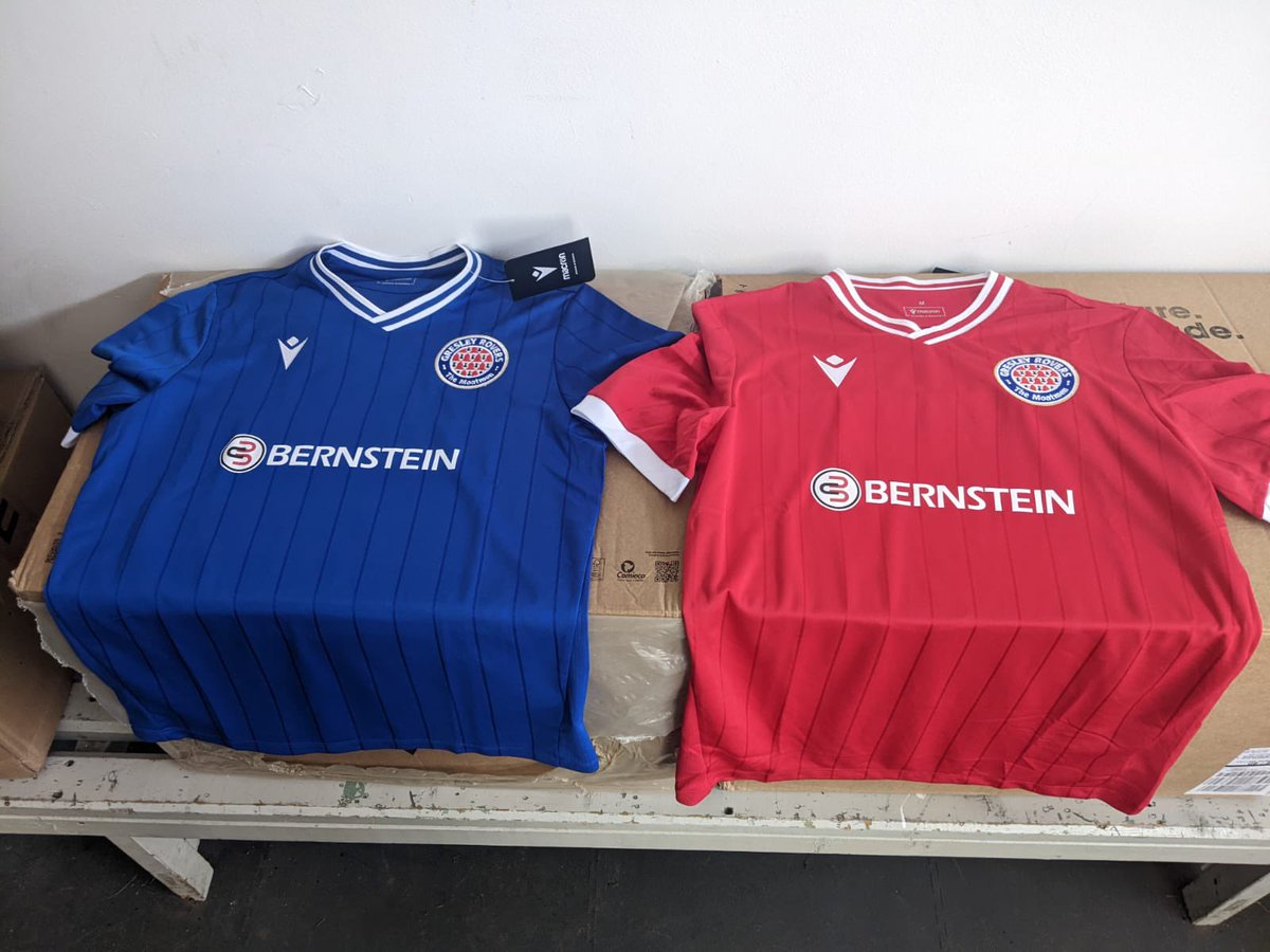 Simon_Costigan's tweet photo. New @GresleyRovers kits fresh from @EastMacron they look fantastic & I can’t wait to get see it for real in pre season @GresleyAcademy Massive thanks to @paulsharp76 for sponsoring both kits @MacronSports #newkitday #moatmen https://t.co/vVNYjwpOWQ