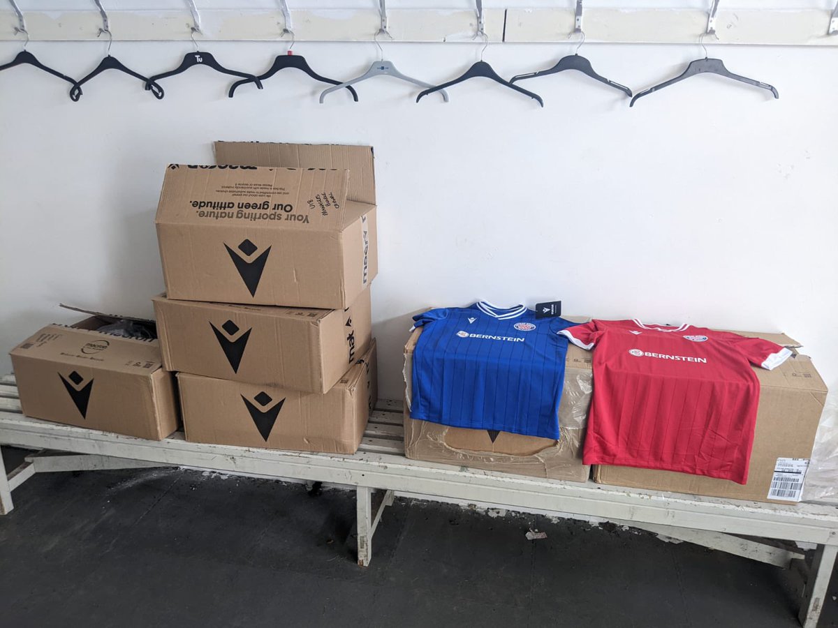 Simon_Costigan's tweet photo. New @GresleyRovers kits fresh from @EastMacron they look fantastic & I can’t wait to get see it for real in pre season @GresleyAcademy Massive thanks to @paulsharp76 for sponsoring both kits @MacronSports #newkitday #moatmen https://t.co/vVNYjwpOWQ