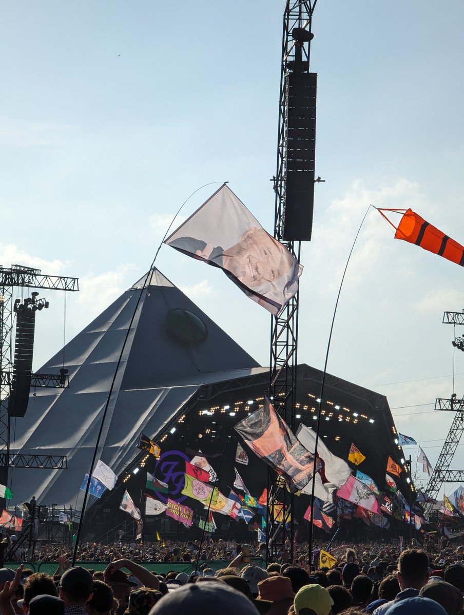 Rob (@factiontoo) on Twitter photo Saw <a href="/RealBobMortimer/">bob mortimer</a> at the Foo Fighters. Saw <a href="/RealBobMortimer/">bob mortimer</a> at the Foo Fighters.