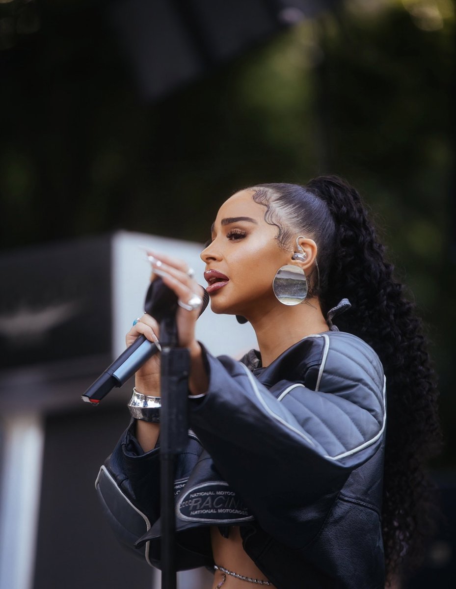 niasultana's tweet photo. Back n I’m better 🖤 https://t.co/NqlgkSCgJe
