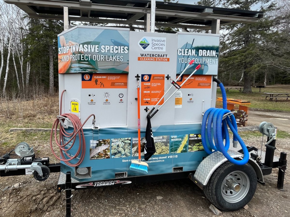 Algonquin_PP's tweet image. Did You Know: We have a FREE Boat Cleaning Station at the Costello Creek Day Use Area on the way to Opeongo?

By cleaning your watercraft between lakes, you can help us stop the spread of invasive species!