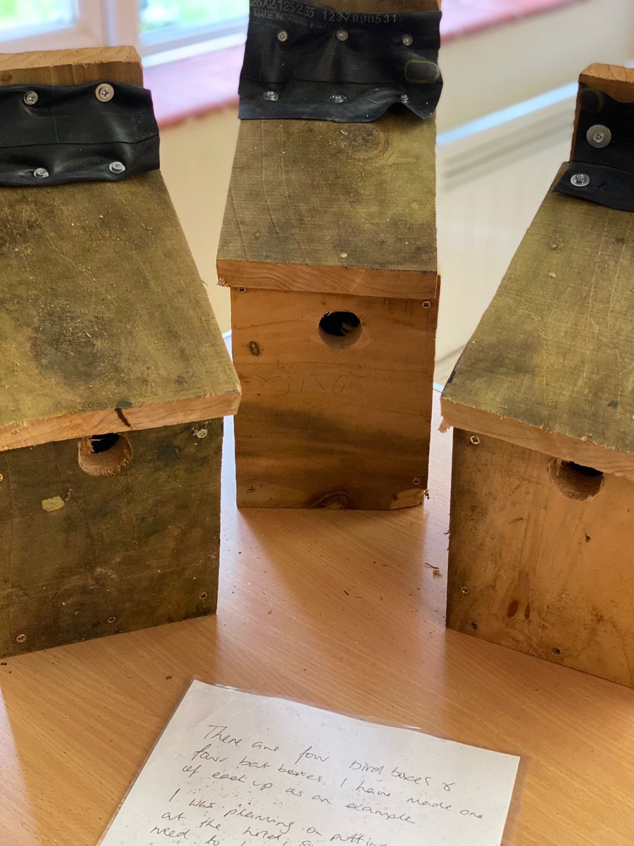 gomakeit1's tweet photo. The day after the village coronation was The Big Help Out.
Mrs MakeIt &amp; MiniMakeIts helped make bird/bat boxes and Mrs MakeIt taught villagers how to weave bird feeders from Willow @ForestSchoolUK https://t.co/z5a3yg78FG