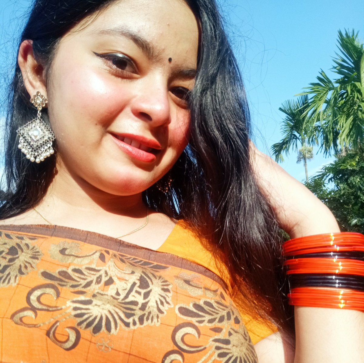MITHILA39685212's tweet photo. #NewProfilePic🧡🖤 https://t.co/BZdpgBe0Ye