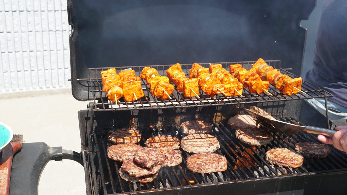 maestro_mine's tweet image. 🔥 Today, #TeamMaestro gathered to savor delicious food and enjoy some ruffle-tastic fun!🍔

With clear skies and warm rays of sunshine, we couldn't ask for a more beautiful day to come together and appreciate our team's hard work and dedication.

#BBQDay #DigitalMine #Sudbury
