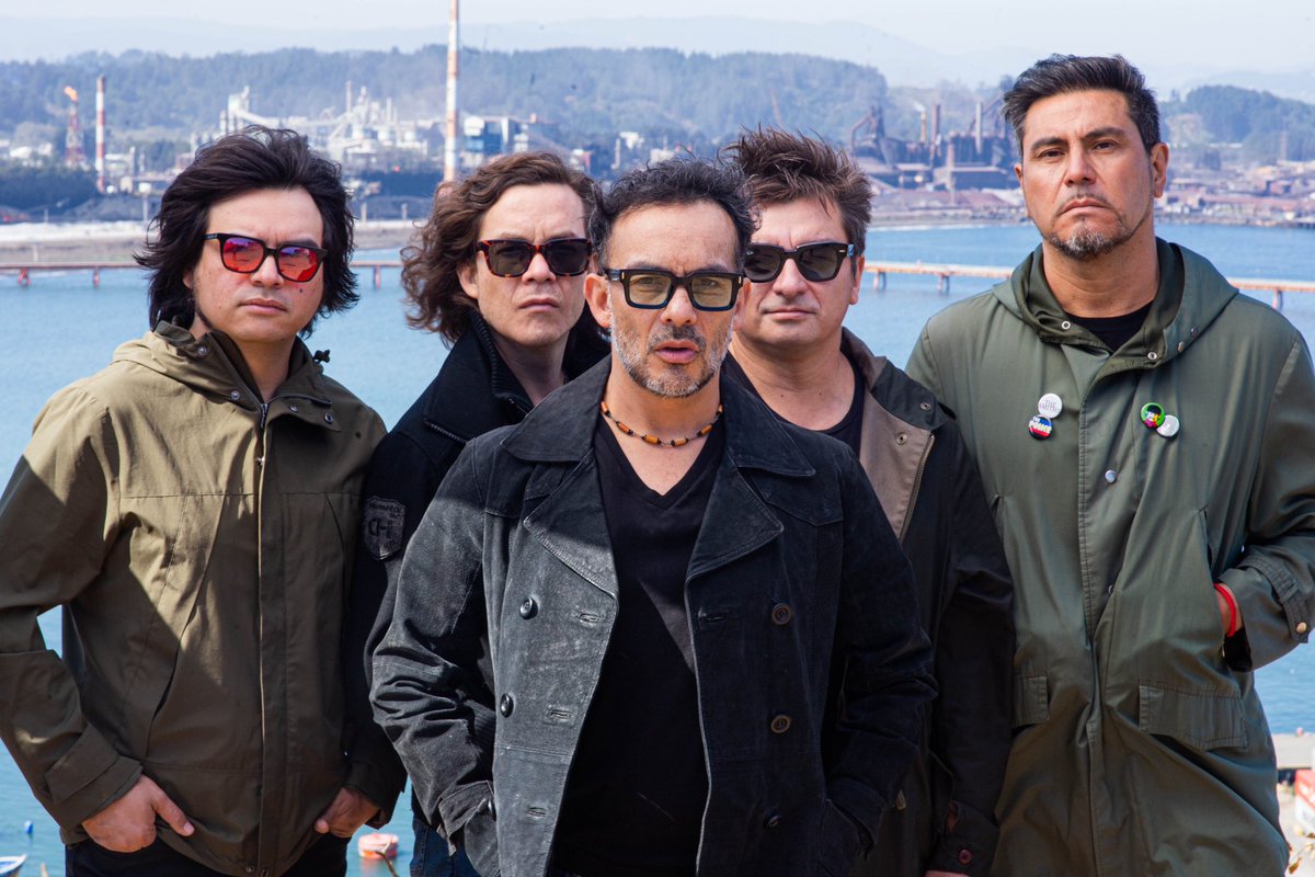 Los_Bunkers's tweet photo. CALLES DE TALCAHUANO ⚓️✊🌊

Disponible en todas las plataformas de música. 

🔗Mira el videoclip oficial: https://t.co/1CLDO0m4S0

📸 Mariana Soledad

#LosBunkers #CallesdeTalcahuano #Single https://t.co/kM7KjD9HWf