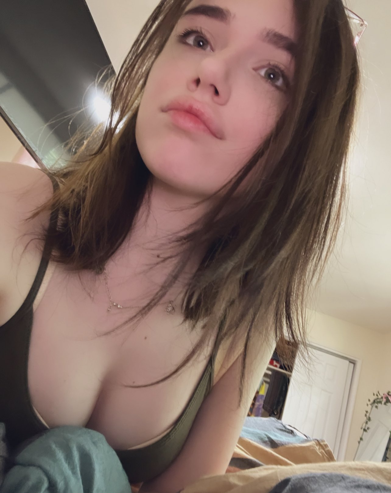 in bio 🔞❤️ on X: You can kinda see a small nip slip 🤔 was gonna post  this elsewhere but now I'm nervous lmao t.coXLwbRCtuxT  X