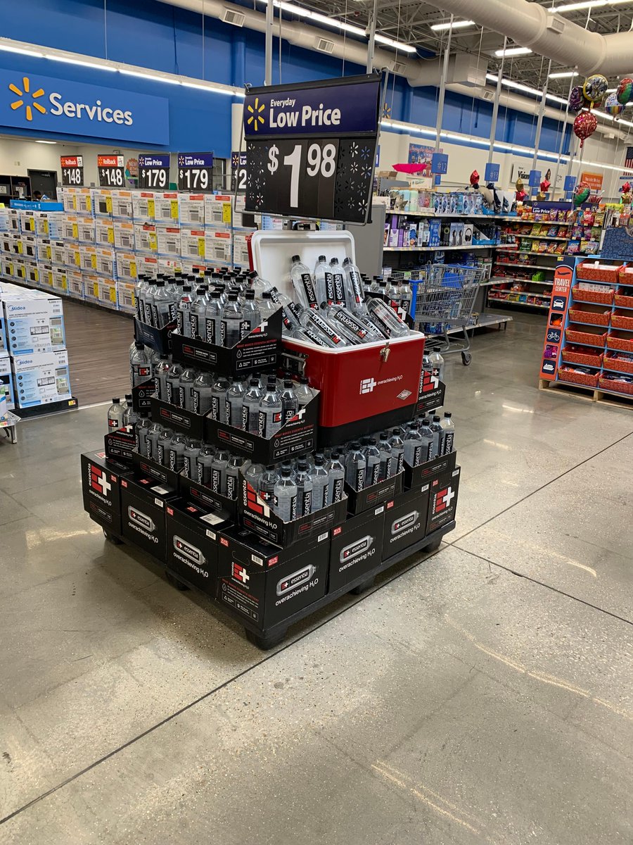 WilFischerPB's tweet photo. It's going to get hot this weekend, so you had to know the cooler displays were coming... Make sure to stay hydrated while you're out enjoying this summer weather. #EssentiaWater #CoolerDisplay #Summer #SummersHere https://t.co/9ozJiSzGRy
