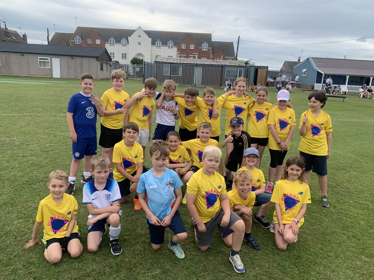 Long Buckby Cricket tweet media