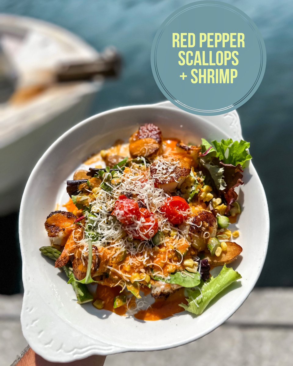 RustyBellies's tweet photo. Friday Dinner Special  

Seared sea scallops and blackened shrimp, over a bed of seared fingerling potatoes, mixed greens, corn &amp; asparagus. Topped with a roasted red pepper sauce and cherry tomatoes. 

#boat2bellie #dinnerspecial #feedfeed #familyowned #seafoodie #tarponsprings https://t.co/ZYa1t8c2vG