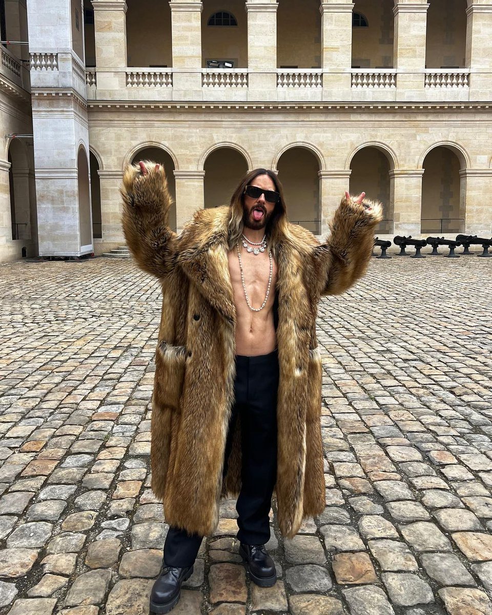altum68's tweet photo. I love these images but this better not be real fur. Hard to tell with Givenchy, as they use both.
Jared, I hope its fake. https://t.co/3LkNkWNbGa