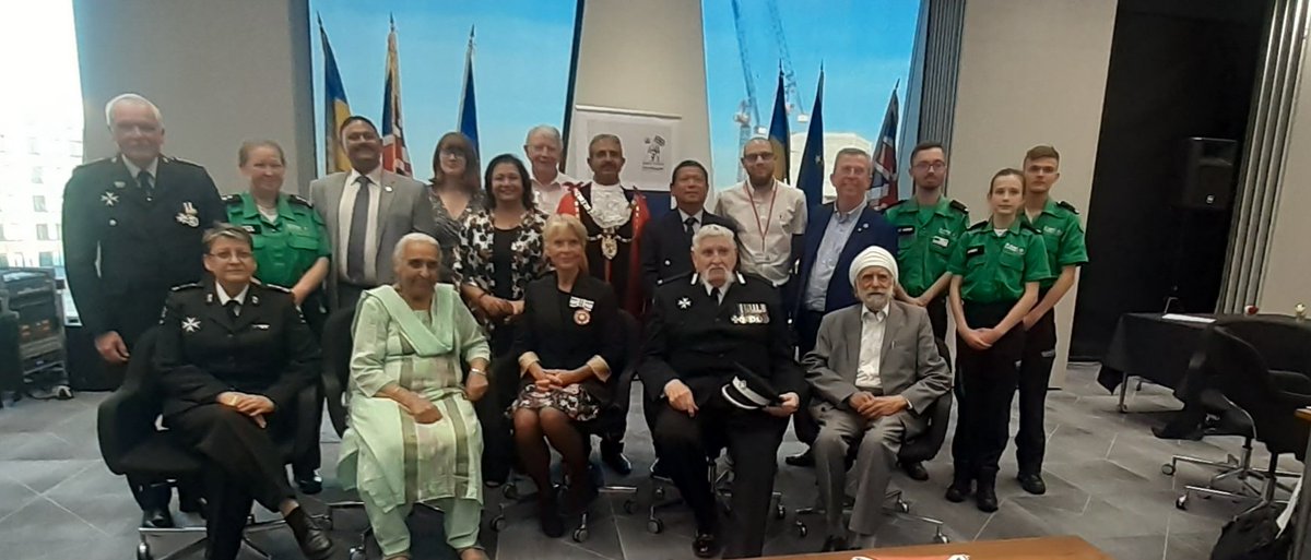 Some more photos of the Hounslow &amp; Richmond Area volunteers at the  Armed Forces Covenant Renewal Signing <a href="/SJAVolunteering/">Volunteering Team</a>  <a href="/SJAWestLondon/">St John Ambulance West London</a> @sjayouth
