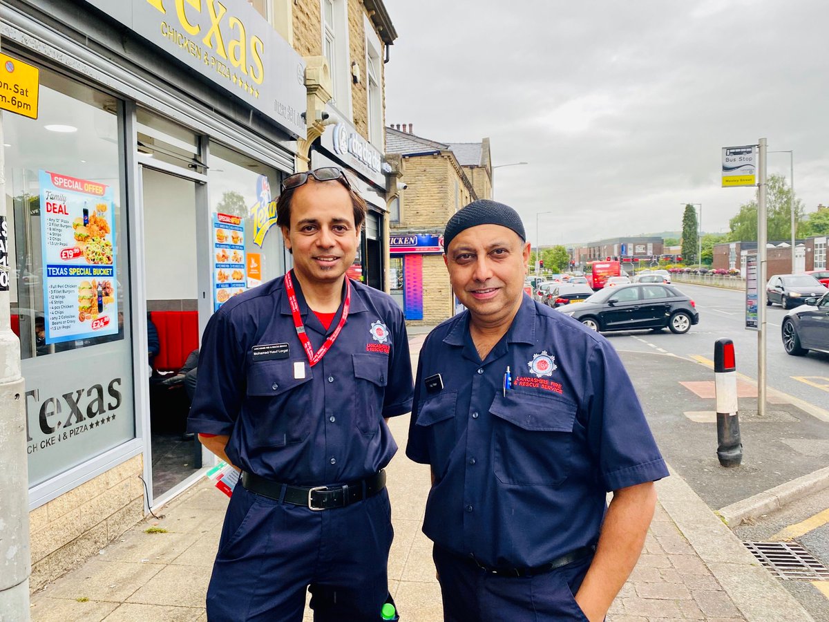 What is it like to be working @LancashireFRS? Thank you to @pendleradio103 & host @FazPatel_MBE, promoting fantastic career opportunities starting our new recruitment campaign for Wholetime Firefighters 2023/24. Followed by leaflet/engagement in #Nelson town centre. #LFRSHaveAGo