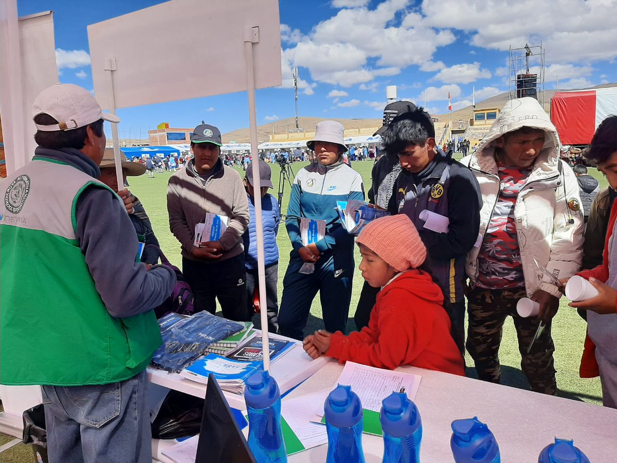 DEVIDAPERU's tweet photo. #Puno | Más de 400 personas recibieron información sobre las consecuencias del consumo de drogas, los riesgos del trafico ilícito y los beneficios del desarrollo alternativo y sostenible, en la Campaña Cívica Multisectorial realizada en Macusani, provincia de Carabaya. https://t.co/mgPPyntVlv