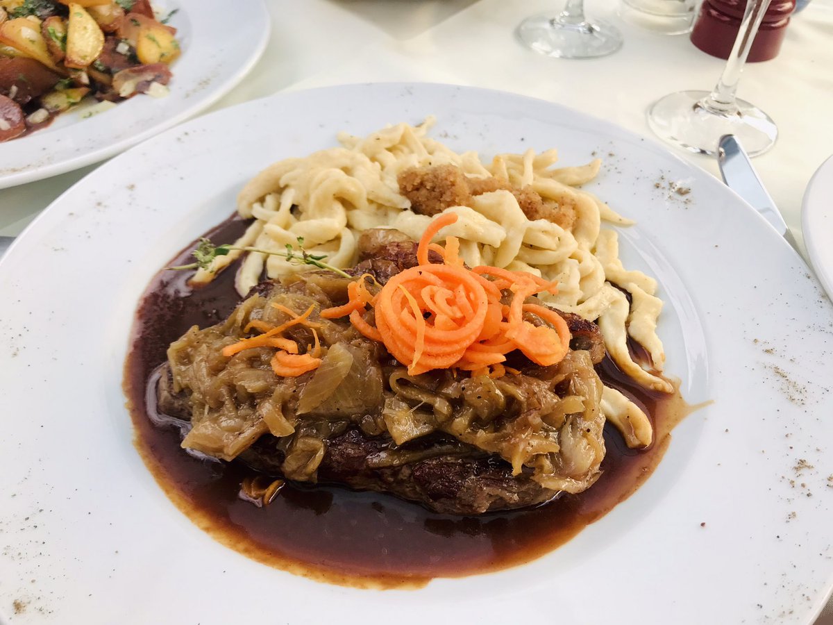 Mag sein, dass es ein wenig banal ausschaut, aber es war der beste Rostbraten seit Ewigkeiten.
Weinstube am Stadtgraben