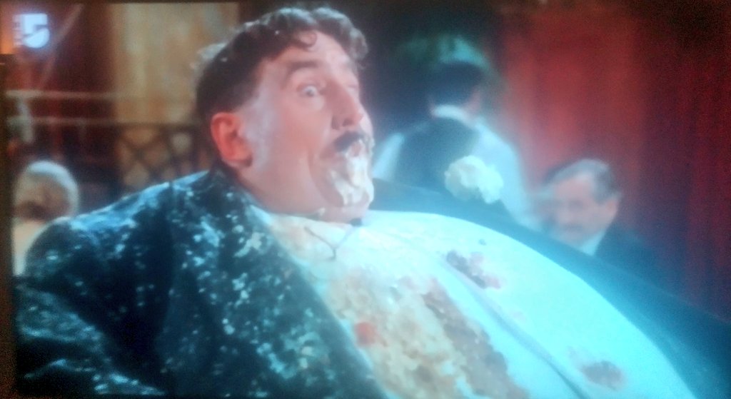 moxi06's tweet image. #KulFaZ #MonthyPython #DerSinndesLebens Nur noch dieses eine Pfefferminz Schokolädle das ist auch hauchfein ....Also gut....