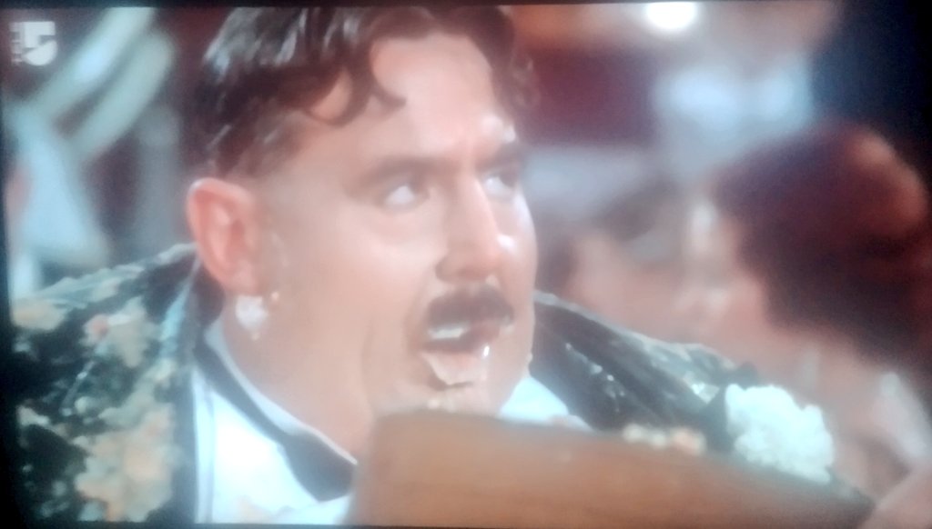 moxi06's tweet image. #KulFaZ #MonthyPython #DerSinndesLebens Nur noch dieses eine Pfefferminz Schokolädle das ist auch hauchfein ....Also gut....