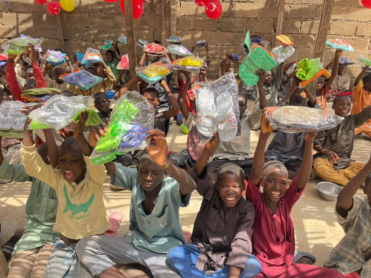 YETİM BAYRAMLIKLARIMIZ DAĞITILMAYA DEVAM EDİYOR 🥰🌸

#yetim #bayram #kurban