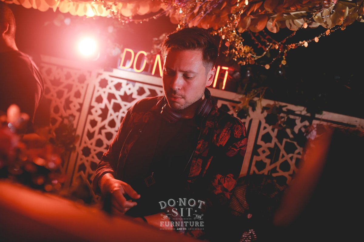 Always one of our fav nights: <a href="/TimGreen_Music/">Tim Green</a>  [All Day I Dream] tonight along with Surreal Flight 🥳🎶

LIM TIX 🎟️  linktr.ee/donotsit
Book your tables ☎️ (510) 551-506

#FridayVibes #miami #Donotsit